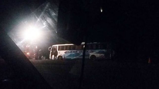 Dos muertos al chocar de frente un ómnibus y un auto en la ruta 34