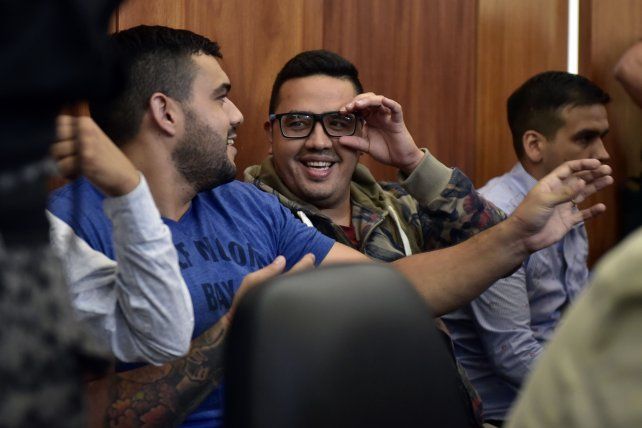 Guille Canteros, de lentes, sonriente, siempre tuvo una actitud despreocupada en las audiencias judiciales.
