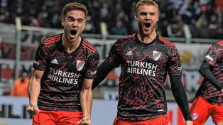 Agustín Palavecino festeja con todo uno de los goles de River.