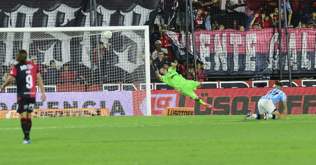 Racing fue contundente y golea a Newells.