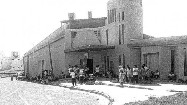 Inicios. El 30 de octubre de 1993 se creó la parroquia San Cayetanó desmembrándola de la parroquia Don Bosco.