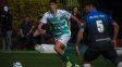 Colón, casi fuera de carrera por el primer lugar: Ferro ganó y se escapó en la punta de la Zona A