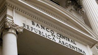 El BCRA tuvo que vender US$379 millones para contener la disparada del dólar