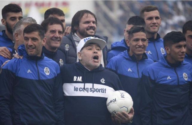 Con la ausencia de Maradona, el plantel de GyE volvió a los trabajos
