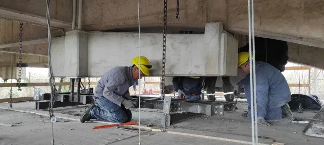 Arreglos en el puente Carretero: comenzó el proceso de fijación final