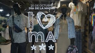 Para potenciar las ventas y atraer clientes para el Día de la Madre, los comercios ofrecieron promociones especiales y descuentos en las vidrieras.