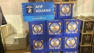 En Gualeguaychú, la Aduana secuestró casi 600 botellas de alcohol entre fernet, whisky y cerveza con destino a Uruguay