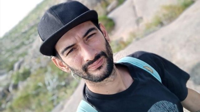 Gustavo tiene 34 años y vive en el barrio Tierra de Sueños con su mamá.