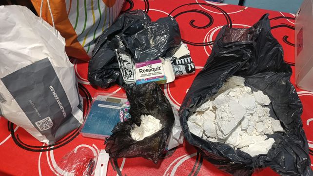 Narcotráfico. Parte de los elementos incautados durante los allanamientos realizados este martes en barrio Tablada