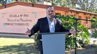 Inauguración de un aula en Ambrosetti con el Programa Mil Aulas