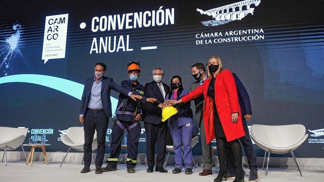El presidente Alberto Fernández anunció un acuerdo para transformar planes sociales en trabajo en el sector de la construcción durante la Convención Anual de la Cámara Argentina de la Construcción (CAMARCO).