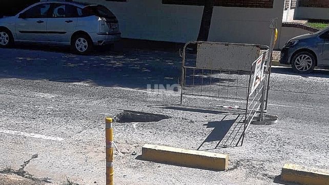 Apareció un nuevo socavón en barrio Candioti Sur. Assa comenzará los arreglos este jueves.&nbsp;