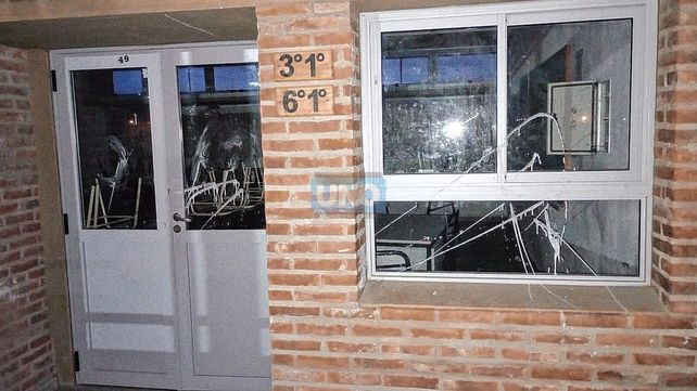 Destrozos y daños en la escuela San Martín de Paraná