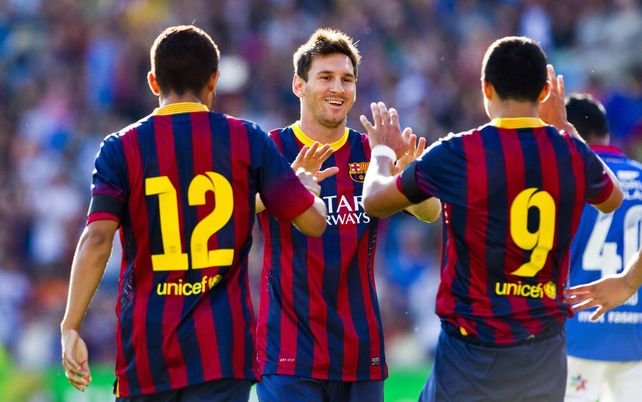 Lionel festeja con sus compañeros el gol que convirtió en Oslo. (Foto: Reuters)