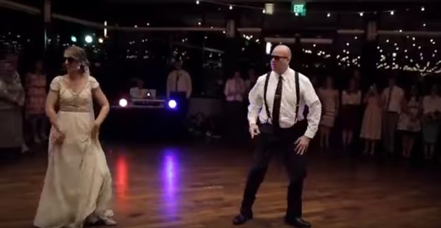 El baile en una boda entre la novia y su padre que revoluciona a las redes