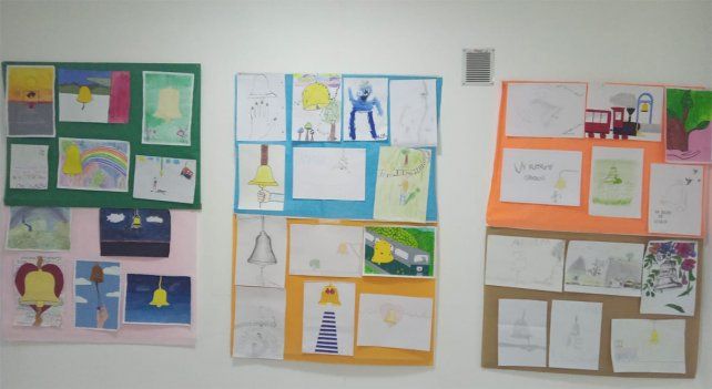 La muestra organizada por Campanas de Esperanza se realizó en la clínica Modelo de Paraná. A través del arte los chicos brindaron apoyo a quienes padecen cáncer