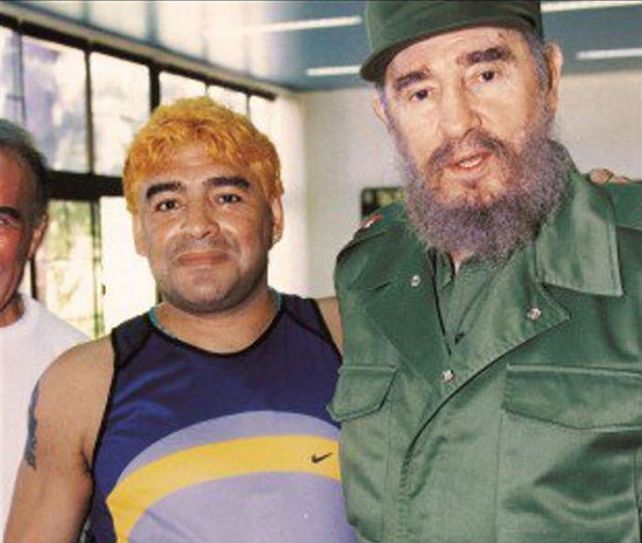 Diego junto a Fidel Castro durante su estada en Cuba.&nbsp;
