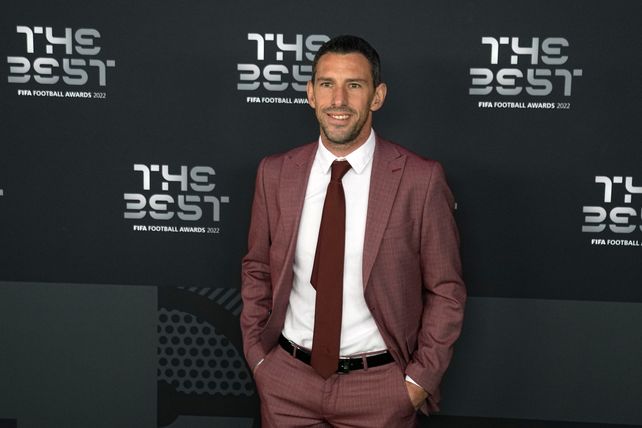 El traje de la suerte. Maxi lució la misma pilcha en la consagración en Qatar.   
