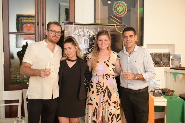 Ernesto Ale, Daniela Bergamaschi y Sabrina Principe y Camilo Coppolaro.