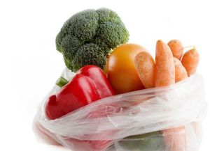 Francia prohibió el uso de envases plásticos para frutas y verduras