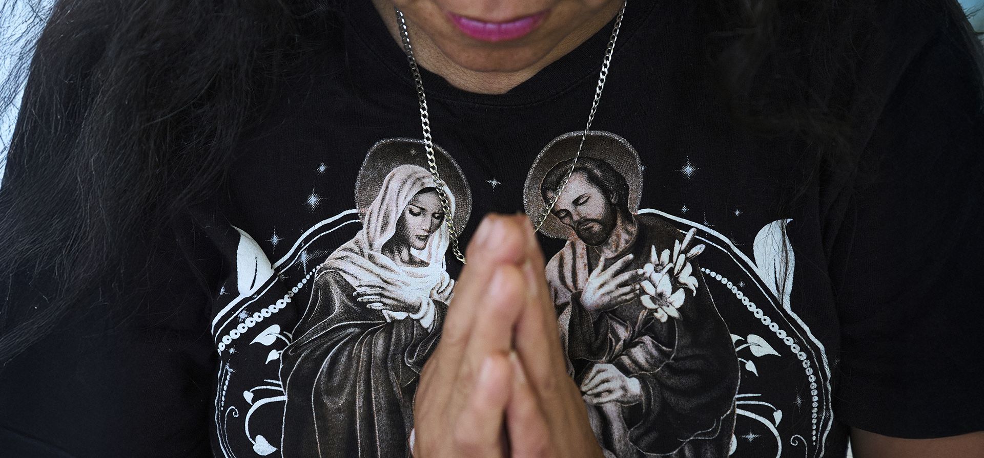 Juanita posa para un retrato en oración dentro de la capilla de Holy Family Services, un centro de maternidad y clínica para mujeres en el Valle del Río Grande, el miércoles 18 de junio de 2025, en Weslaco, Texas. (Foto AP/Jacquelyn Martin) Juanita posa para un retrato en oración dentro de la capilla de Holy Family Services, un centro de maternidad y clínica para mujeres en el Valle del Río Grande, el miércoles 18 de junio de 2025, en Weslaco, Texas. (Foto AP/Jacquelyn Martin)