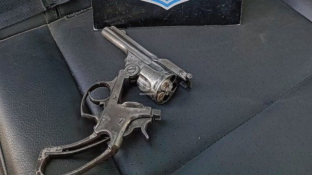 Detuvieron a un hombre que disparaba balazos al aire con un arma de guerra en barrio Loyola