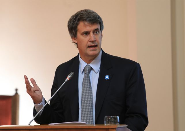El ministro Prat Gay prometió eliminar los subsidios a los ricos.