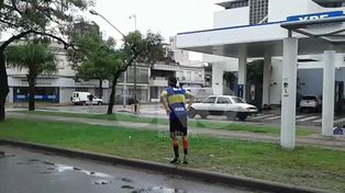 Videos: ¡Un crack! Entrena en pleno Bulevar para jugar en Boca