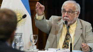 El senador Juan Carlos Pagotto, de La Rioja, perteneciente a La L ibertad Avanza, el sector del presidente Javier Milei, justifica la venta de niños