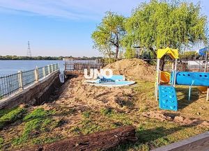 Peligro de desmoronamiento frente al río: convocan al INA y a buzos especializados para inspeccionar la costa del Club Regatas