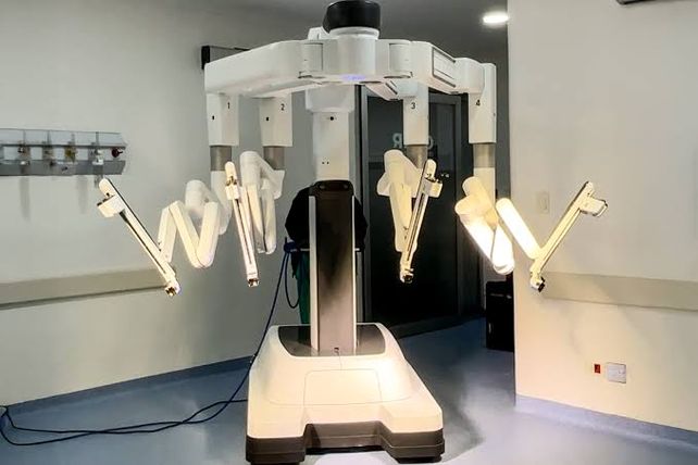 Una cirugía robótica en un adolescente, un hito en el sistema de salud de Rosario