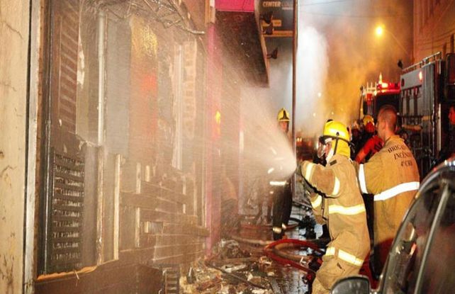 El Cromagnón de Brasil: un incendio en un boliche por una bengala dejó al menos unos 233 muertos