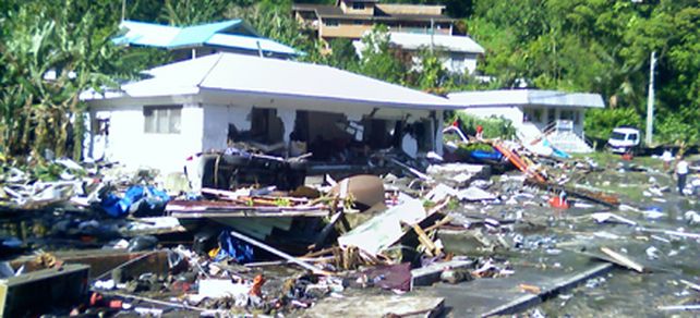 Ya son m&aacute;s de 120 las v&iacute;ctimas fatales por el tsunami de Samoa