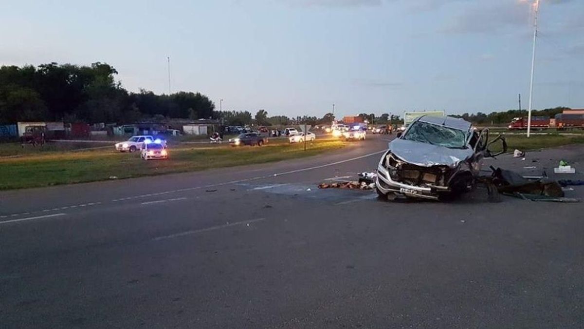 Nueve personas murieron en un choque entre una camioneta y un camión