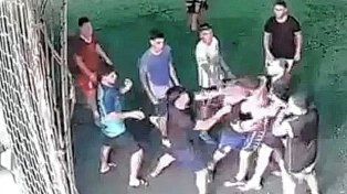 El ex-delantero de Colón e Independiente, Darío Gandín, protagonizó una pelea en un encuentro informal entre amigos.