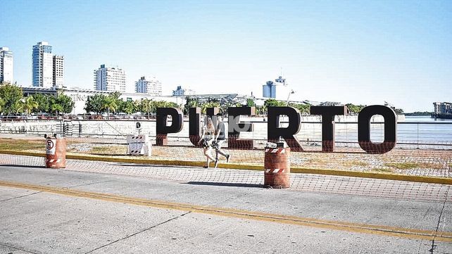 Vallaron todo el perímetro del Dique I del Puerto hasta conocer las causas del desmoronamiento. Foto: José Busiemi/UNO Santa Fe.&nbsp; 