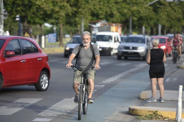 .El documento fue precedido por un estudio pormenorizado de la situación en la que se encuentran los 205 kilómetros de red de bicisendas y ciclovías que hay en la ciudad.