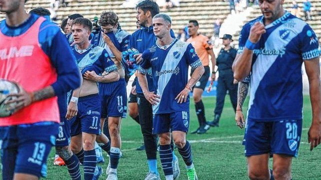 Alvarado fue goleado por Arsenal y descendió al Federal A: así se definió la zona A