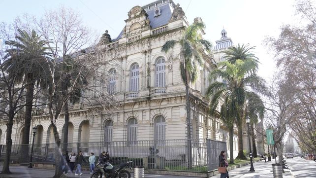La facultad de Derecho de la UNR donde se desempeñaba la docente de 24 años fallecida