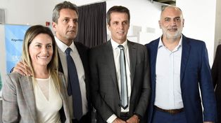 Sergio Massa junto al administrador del Ente Nacional de Obras Hídricas de Saneamiento, Enrique Cresto.