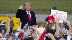 Trump durante uno de sus actos de campaña sin barbijo. Trump durante uno de sus actos de campaña sin barbijo.