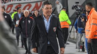 Gallardo y un reconocimiento de todo el estadio.