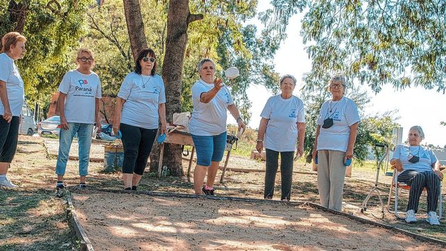Adultos Mayores: El esparcimiento mediante el tejo