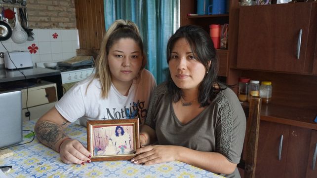 Fernanda y su hermana menor, Ainalén, a quien cuidó desde marzo de 2011 y de quien aún no logró la tutela definitiva. 