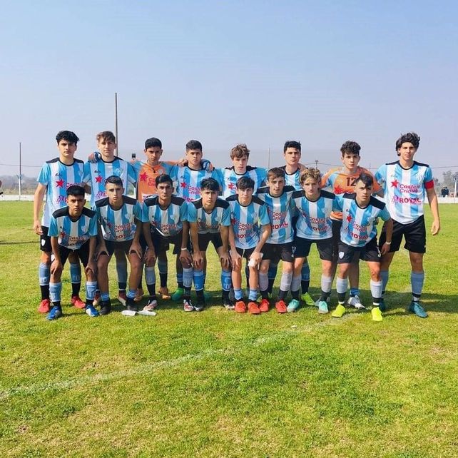Los pibes. Los planteles de Tercera y Cuarta División de Belgrano que se consagraron campeones del Torneo Apertura de la LPF.&nbsp;
