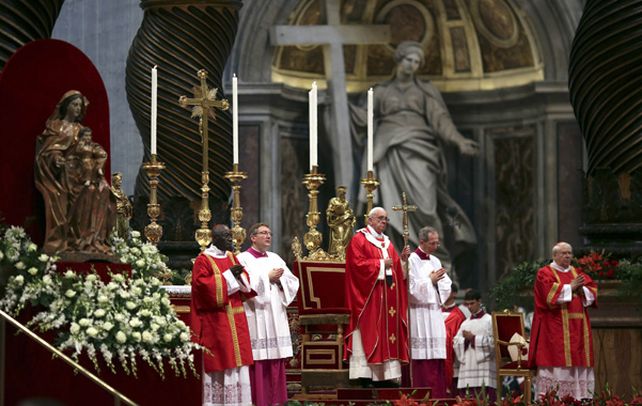 La basílica de San Pedro ayer en un momento de la liturgia conducida por el Papa Francisco.