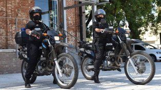 Policías apartados: Dos suboficiales de la Brigada Motorizada fueron apartados de sus funciones en Santa Fe por sustraer dinero a un automovilista.