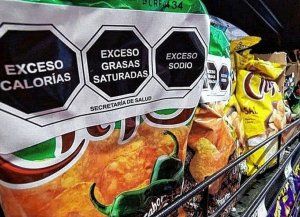 Se inicia la aplicación del etiquetado frontal en góndolas