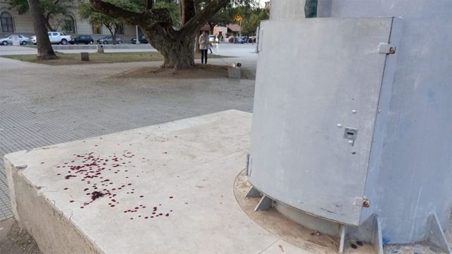Santa Fe: un policía perdió parte de dos dedos de la mano mientras arriaba la bandera