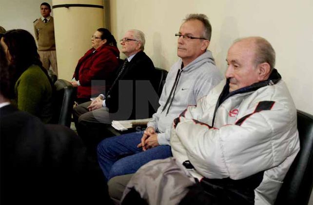 Festejos. Una multitud siguió en la puerta del TOF la lectura de la sentencia